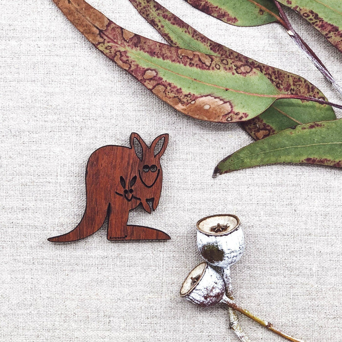 Buttonworks - Timber Magnet - Kangaroo with Joey