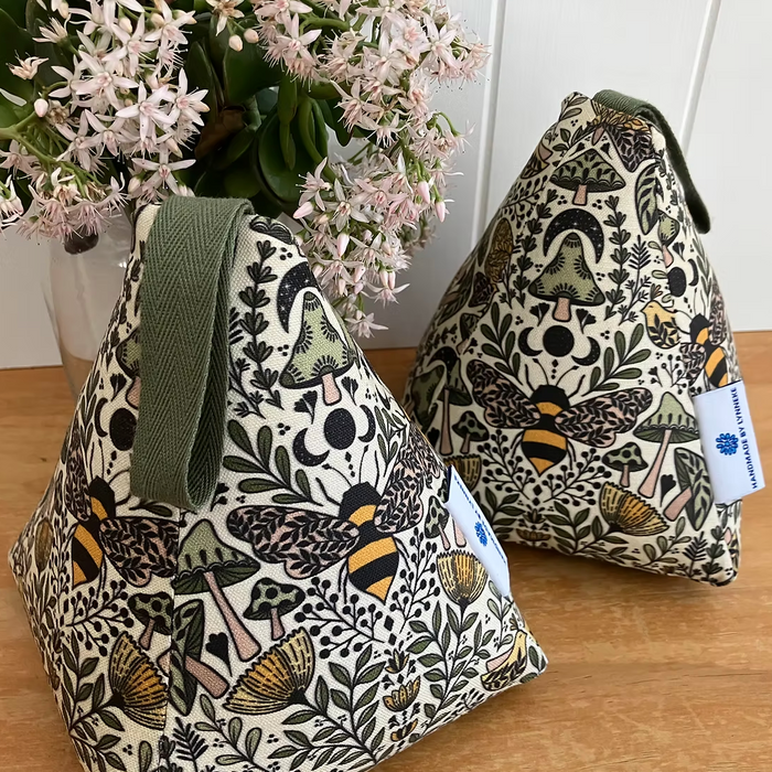 Handmade by Lynneke - Wheat & Lavender Door Stopper - Bee - Bronze