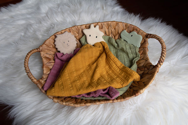 Tikiri Organics - Rubber Teether with Muslin Comforter